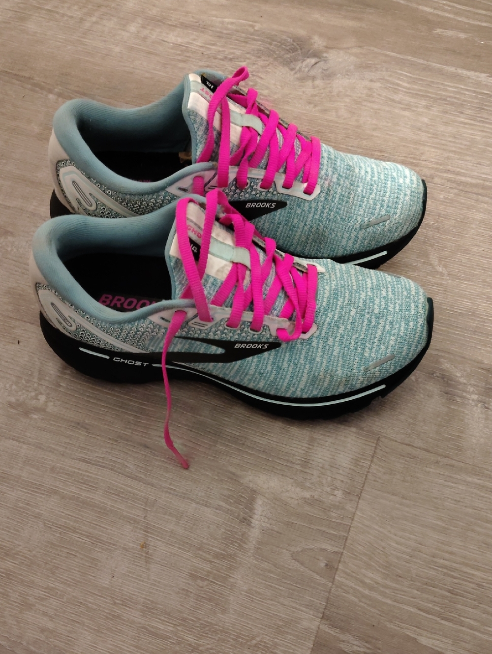 Brooks Women’s Teal Running Shoes with Hot Pink Laces